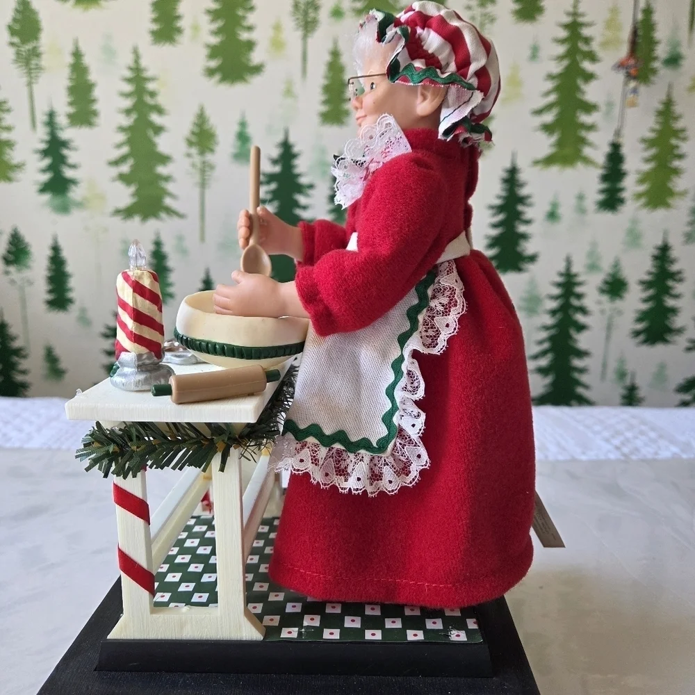 90s Musical Mrs. Claus Christmas Carol Display